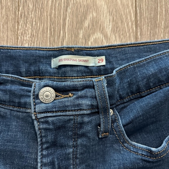 311 Levi’s Denim Skinny Jean | Size 29W x 30L - Picture 2 of 3